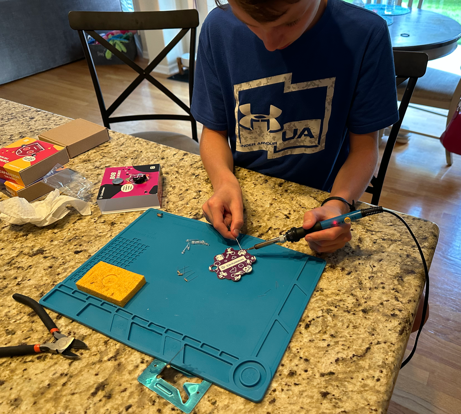 CircuitMess Wacky Robots: A Soldering Practice Kit – Random [Tech] Stuff